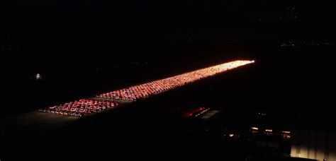 Tesla owners host largest light show yet with over 1,100 vehicles