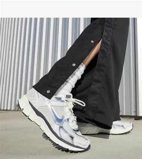 Women's Zoom Vomero 5 'Photon Dust and Metallic Silver' (FD0884-025 ...