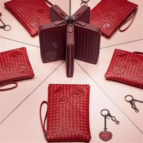 How to wrap your gifts without wrapping paper | Architectural Digest India