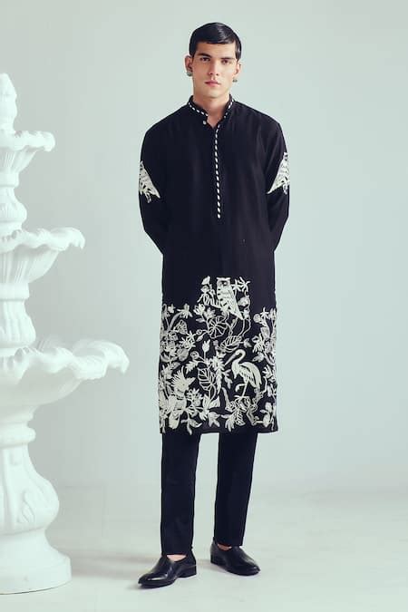 Buy WABI SABI BY ANSHUM-RITESH Black Aari Embroidered Kurta Set Online ...