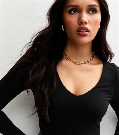 Black V-Neck Long Sleeve Bodysuit | New Look