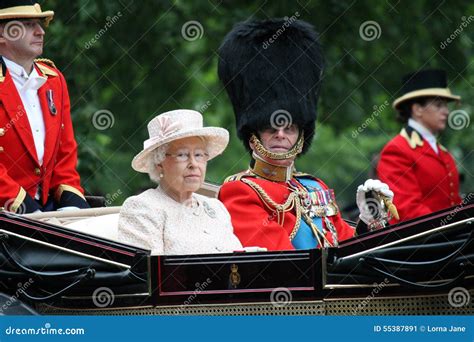 Londra, Inghilterra - 13 Giugno 2015: Regina Elizabeth II in Un ...