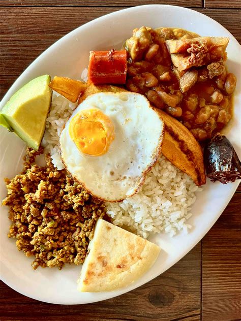 16 Colombian Breakfast Foods to Devour (+ PHOTOS)