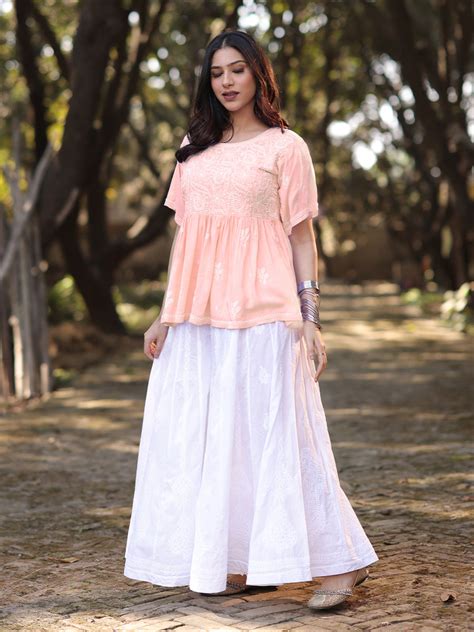 HAFSA Chikankari Peach Modal Top – KRI CHIKANKARI
