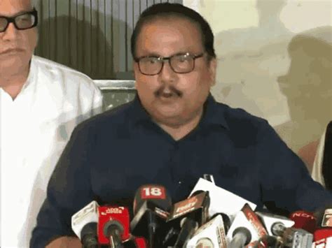 60 COVID-19 cases in Ahmedabad in 24 hours; Ex-PA of Rajasthan Congress ...