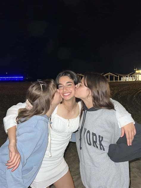 [100+] Three Friends Pictures | Wallpapers.com