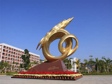 建校60周年纪念雕塑-普通本科招生网 - 广东金融学院