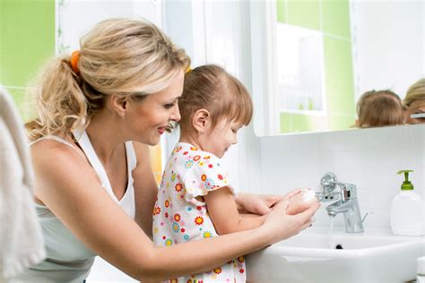 给宝宝洗手的正确方法（美国宝宝洗手液推荐） | 美国妈妈网