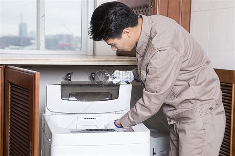 工人家电维修洗衣机高清图片下载-正版图片501157395-摄图网