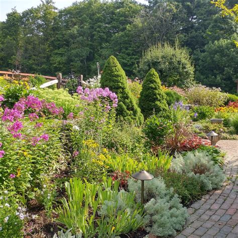 American Garden Design Ideas, Inspiration & Images - September 2025 ...