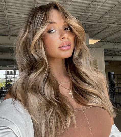 dark blonde hair without highlights