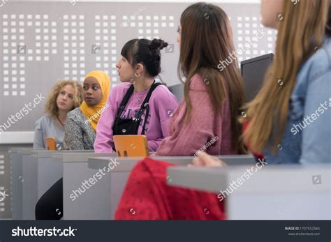 Computer Lab Front View 的图像结果