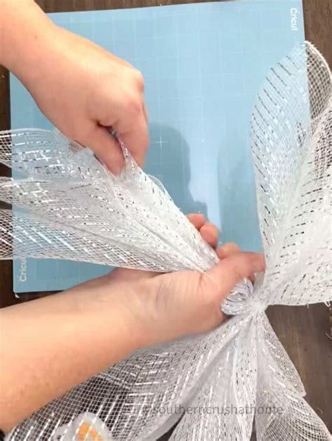 Deco Mesh Angel Wreath Tutorial 的图像结果