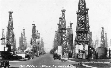 Photos: When Old California was Bursting with Oil Rigs | The Vintage News