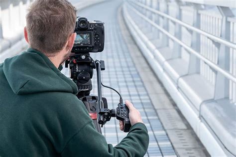 NIKON ANNOUNCES DEVELOPMENT OF THE MC-N10, A REMOTE GRIP TO ENHANCE ...