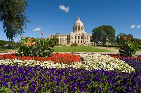 The 8 suburbs and cities in America that everyone wants to move to