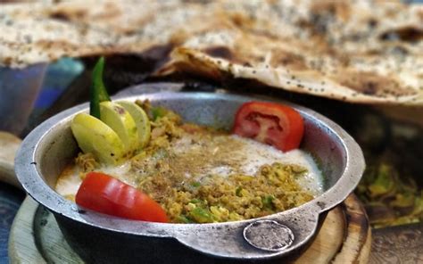 This Yemeni Cafe In Saket Serves The Biggest Naan In Delhi! | WhatsHot ...