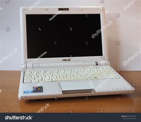 6 Asus Eee Pc Images, Stock Photos, 3D objects, & Vectors | Shutterstock