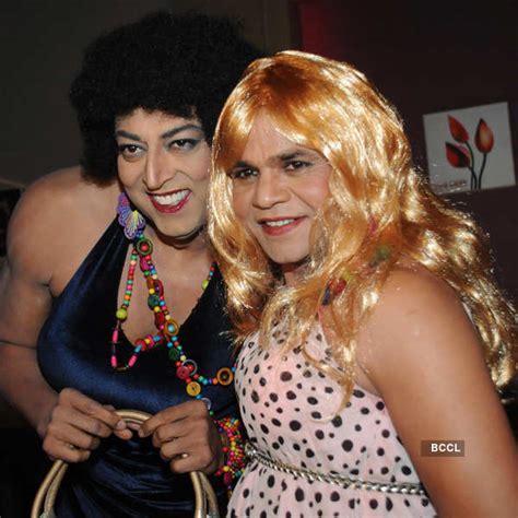 Rajpal Yadav and Vindoo Dara Singh disguised as women on the sets of ...