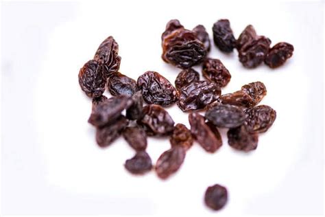 Eat Raisins Everyday: 14 Amazing Benefits Of Raisins (Kishmish) | Femina.in