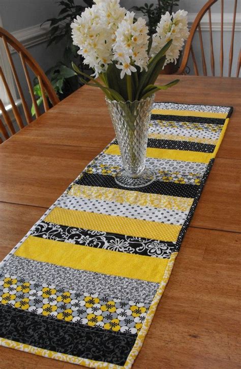Rezultat imagine pentru Quilted Table Runners Patterns