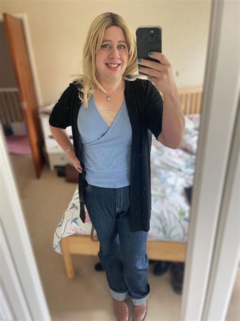 Did I pull off this look for my therapist appointment? : r/TransLater