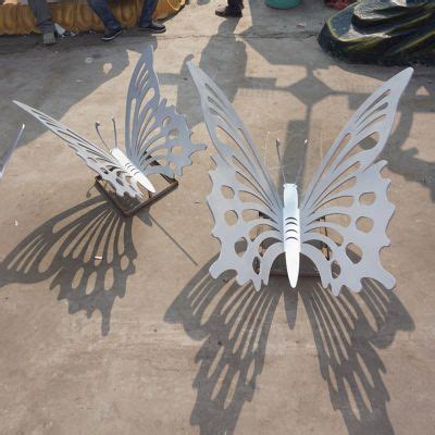 彩色不锈钢蝴蝶翅膀雕塑-宏通雕塑