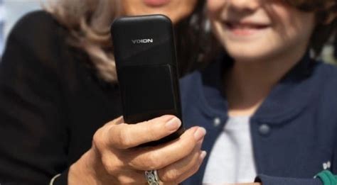 Nokia 2720 Flip Phone Is Back From The Dead, Exactly 10 Years After Its ...