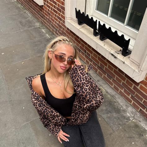 Picture of Ami Charlize