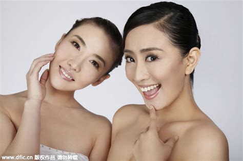 二十五岁女人用的护肤品:在这段敏感时间应该仔细的选择自己的护肤品