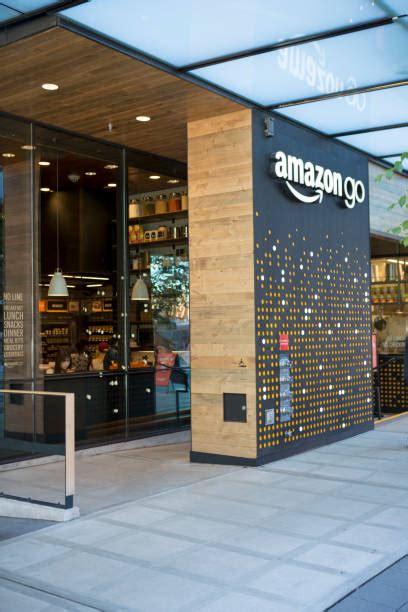 Convenience Store Front View 的图像结果