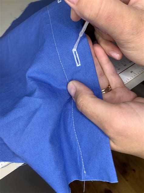 Pfaff 2170 Creative Buttonhole Tutorials 的图像结果