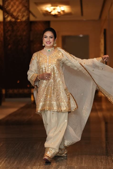 Akriti Kakkar in custom HK – HeenaKochhar India