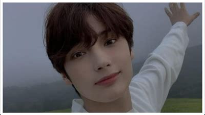 TXT’s Huening Kai charms fans with wisdom tooth stories during Weverse ...