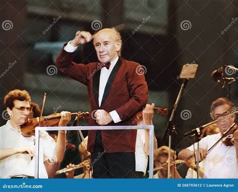 Sir George Solti Conducting in Chicago, Illinois Editorial Photography ...