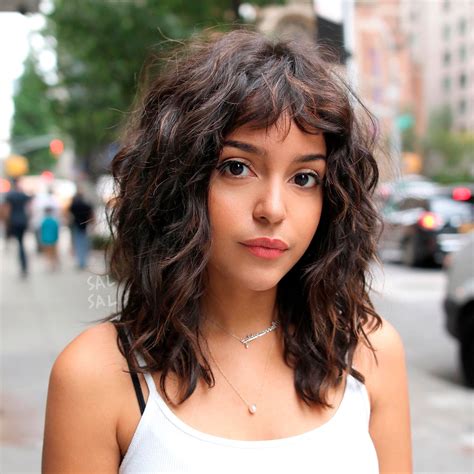 13 Feminine Short Haircuts For Wavy Hair: Trending Right Now