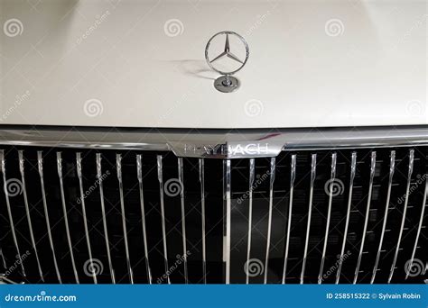 Mercedes Maybach Gls 600 Text Brand Benz Logo Sign Car Grill German ...