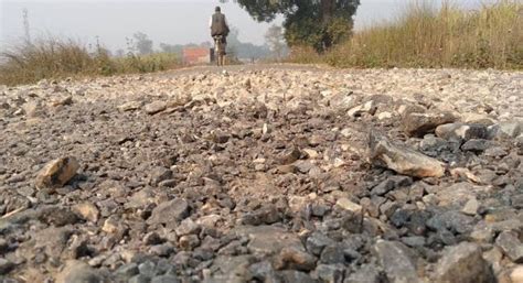 उजड़ी गिट्टियां, राह में परेशानी, अफसरों की मेहरबानी