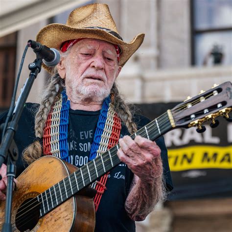 Willie Nelson, 92, proves he's alive and well as he shuts down death ...