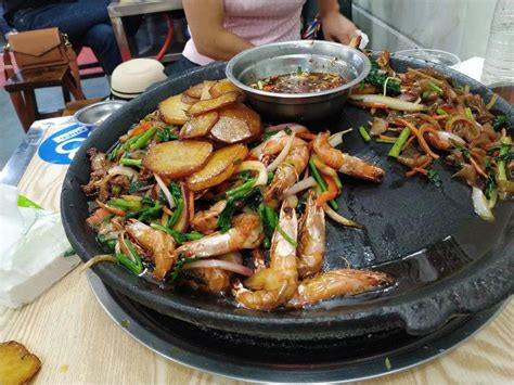 逛吃贵州丨烙锅三层相叠，加猪油的蘸水是最大亮点，来贵州不要错过 - 知乎
