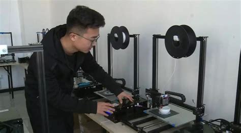 岳阳市文化产业协会莅临哈工三维探讨3D打印应用