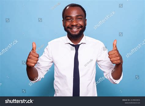 People With Two Thumbs On One Hand
