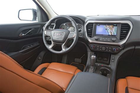 2017-GMC-Acadia-All-Terrain-interior - Motor Trend en Español