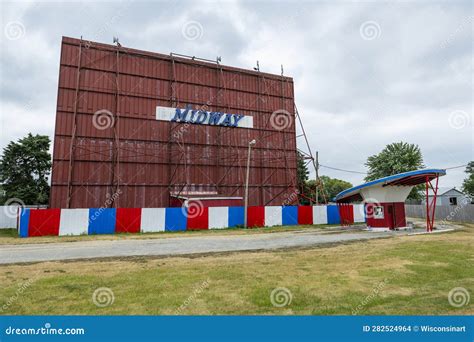 Midway Drive in Theater, Lincoln Highway Editorial Stock Image - Image ...