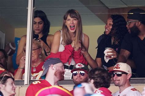 Taylor Swift KC Chiefs Ai 的图像结果