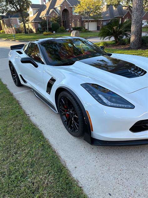 FS (For Sale) 2017 ZO6 ZO7 2LT A Arctic White and Adrenaline Red 2830 miles Humble, TX ...