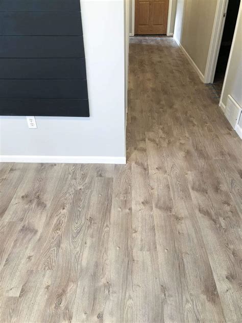 Modern Farmhouse Vinyl Plank Flooring | Lasnetas Delasviejas