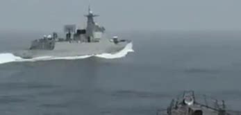 美舰第一视角目睹中国军舰横切逼自己改道