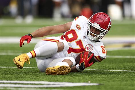 Report: Chiefs' Travis Kelce Diagnosed with Low Ankle Sprain After ...