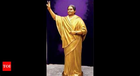 Jayalalithaa's 8-foot tall statue reaches Chennai | Chennai News ...